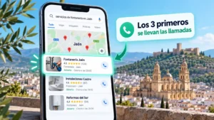 Móvil con el Local Pack de Google mostrando tres fichas de fontanería en Jaén, con la catedral al fondo